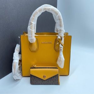 Bundle ‼️Michael Kors MERCER MD MESSENGER+card holder